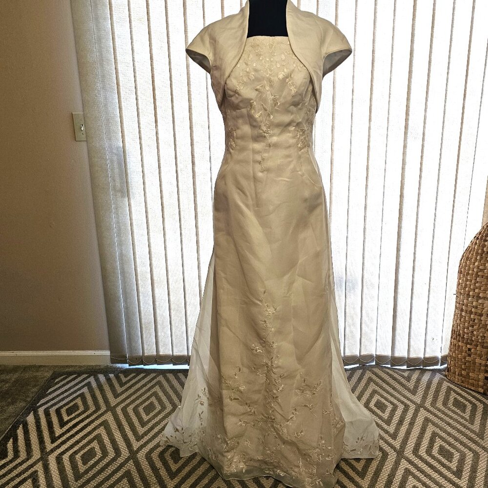 Venus White Embroidered 2pc Wedding‎ Dress 12